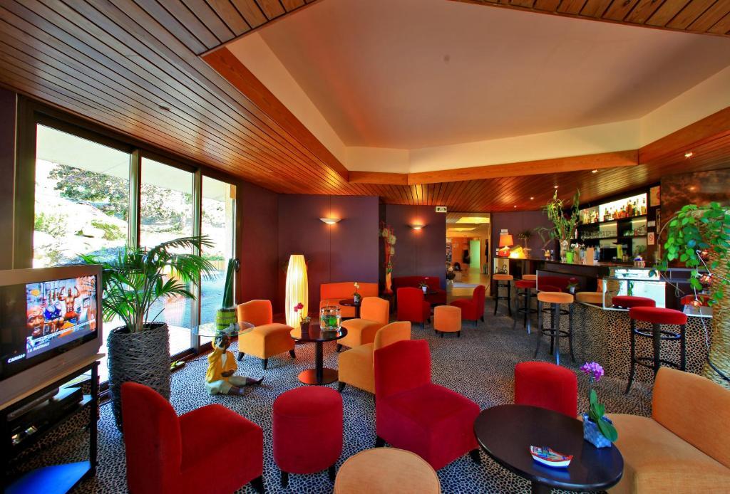 Logis Hotel De La Bruyere Pouzauges Exteriér fotografie