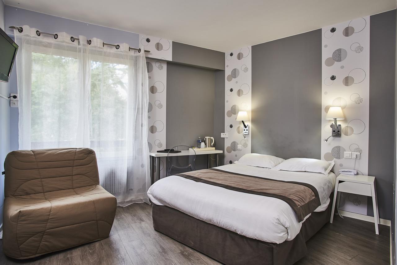 Logis Hotel De La Bruyere Pouzauges Exteriér fotografie
